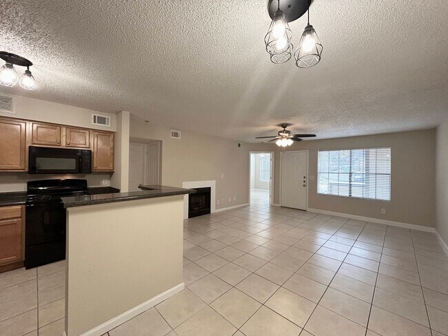 Foto del edificio - Lovely 2/2 Spacious Condo in the Highly De...