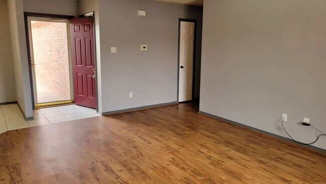 Building Photo - Beautiful Home! Available Spring 2026!