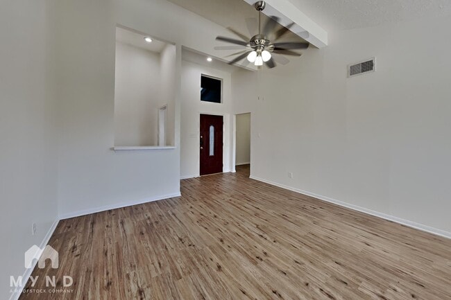 Foto del edificio - 15831 Pryor Dr