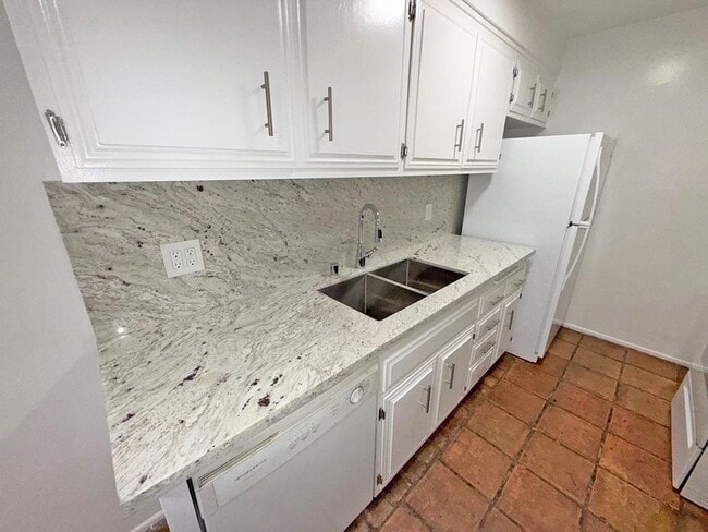 Foto del edificio - 12235 Pacific Ave