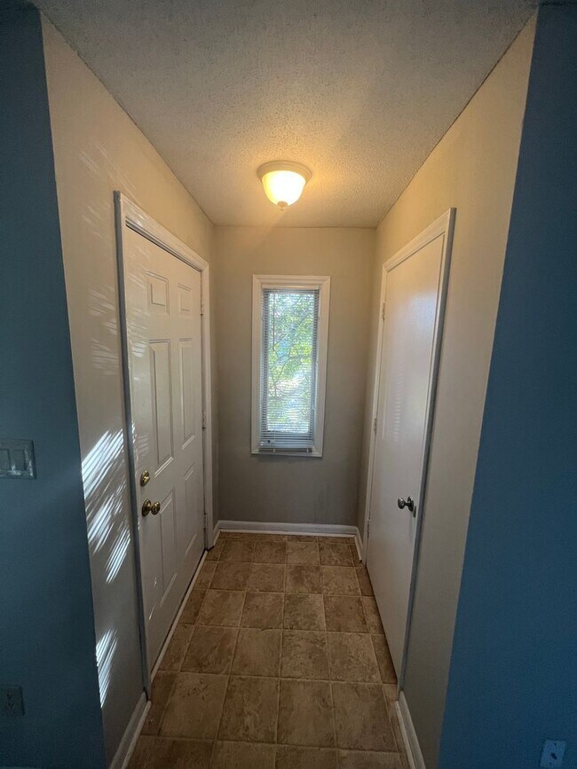 Foto del edificio - 1 Bd/1 Bth 2nd floor    ONLY $ 1050.00