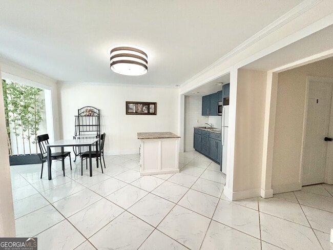 Building Photo - 6031 Ambassador Dr