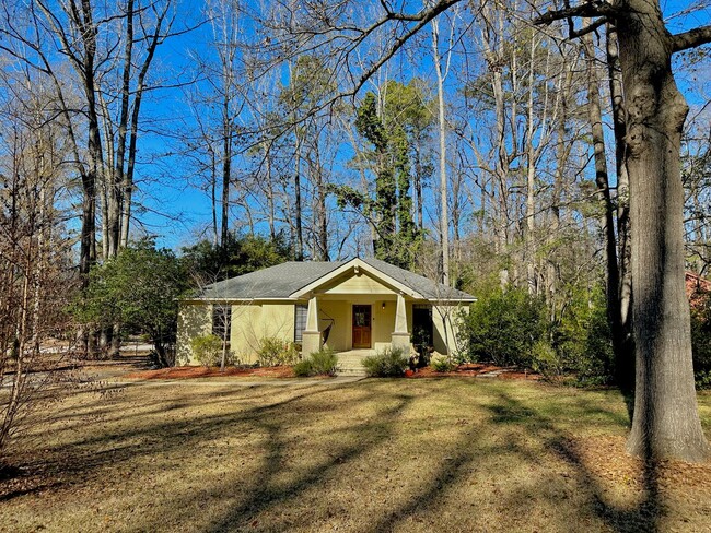 Foto del edificio - Single Family in Cary Woods Area