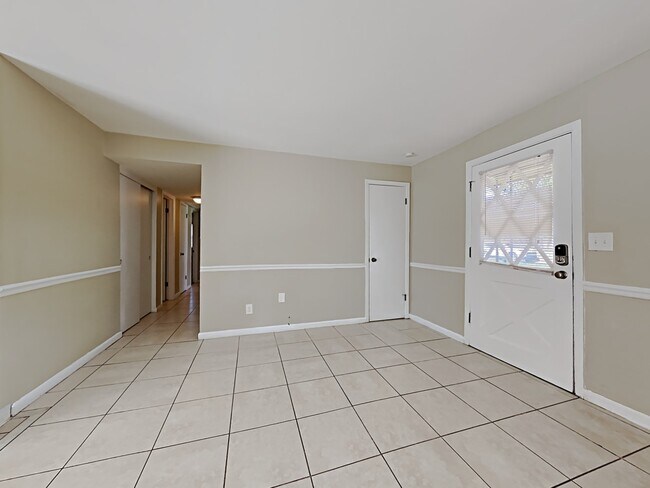 Building Photo - 8740 Gardenia Dr