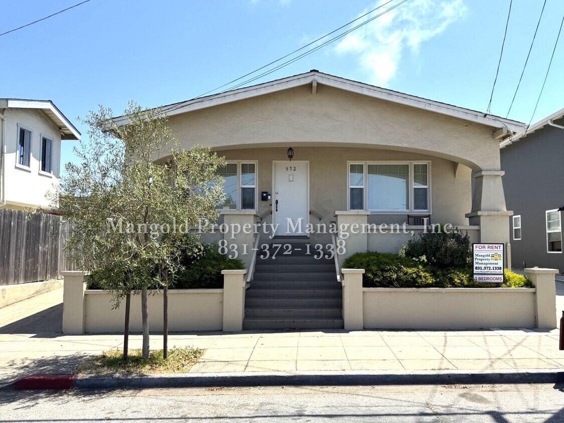 Foto principal - Spacious 3-Bed, 1.5-Bath Home with Private...