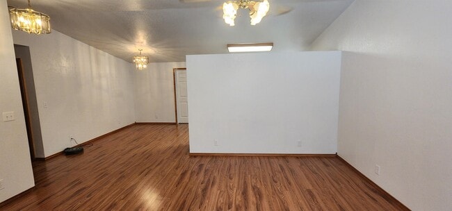 Building Photo - 5048 S Cole Rd