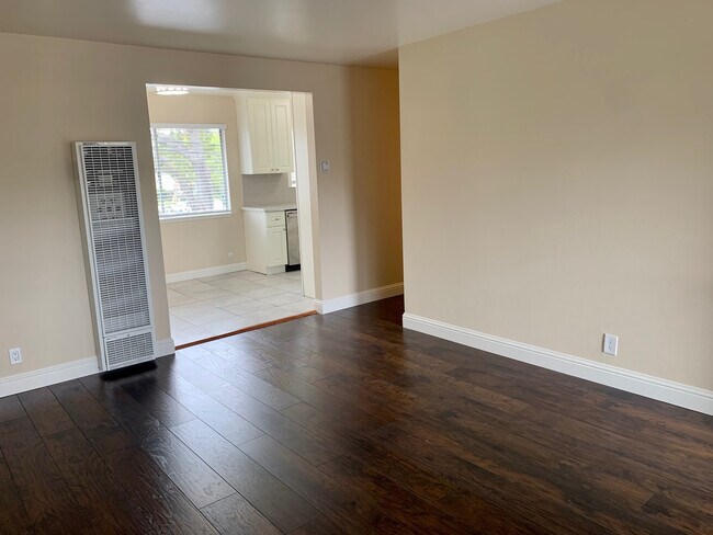 Foto del edificio - 211 Redwood Ave