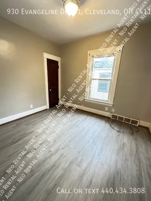 Foto del edificio - 930 Evangeline Rd