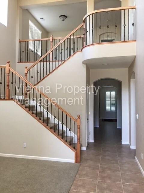 Foto del edificio - 6768 Maple Creek Dr