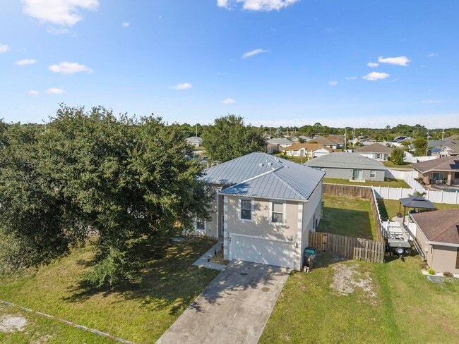 Building Photo - 981 SW McElroy Ave