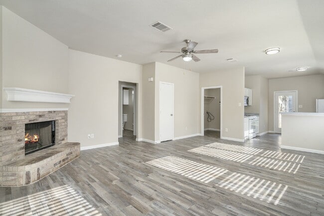 Photo - Great Location! Apartment