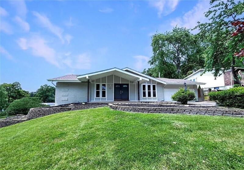 Foto principal - 1631 Fairhills Dr