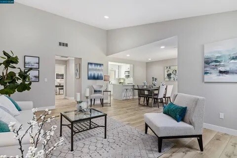 Foto principal - 499 Camelback Rd