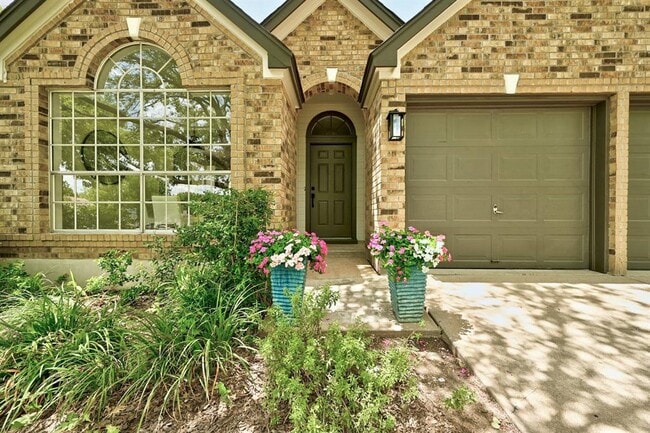 Building Photo - 10612 Watchful Fox Dr