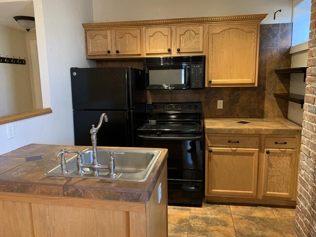 217 Stratford Ave Unit 2 Pittsburgh Pa 15206 Apartment For