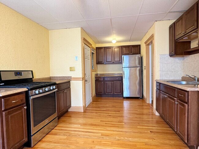 Building Photo - 27 Stearns St