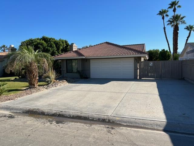Primary Photo - 41481 Trinity Cir