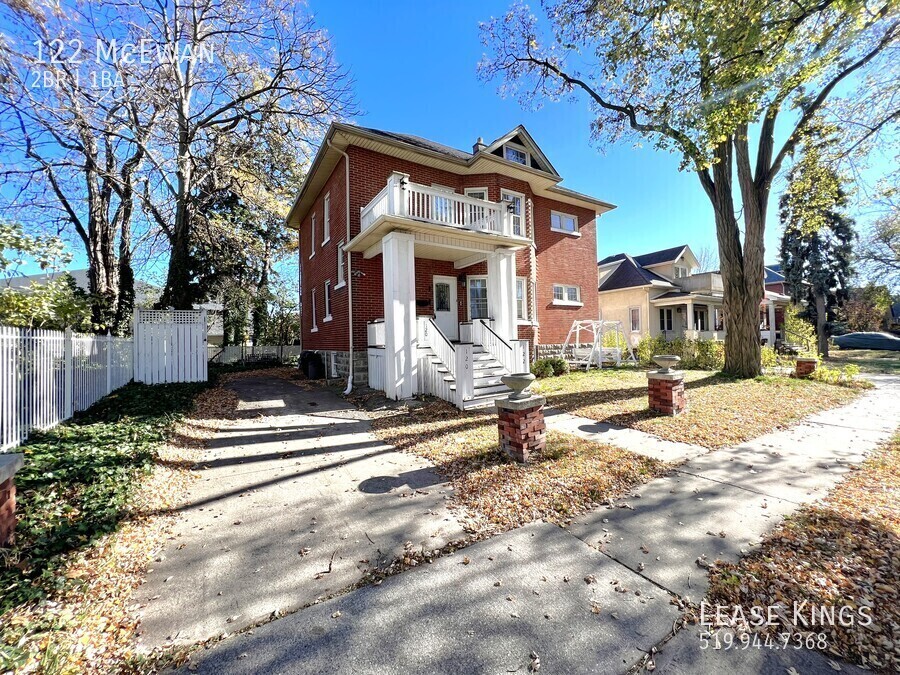 Primary Photo - Updated 2 Bed + 2 Office, 1 Bathroom Upper...