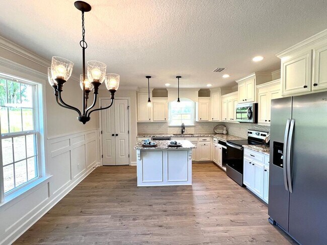Building Photo - Elegant & Spacious 4-Bedroom Home in Hahira with Gourmet Kitchen, Private Backyard & Luxurious Ow...