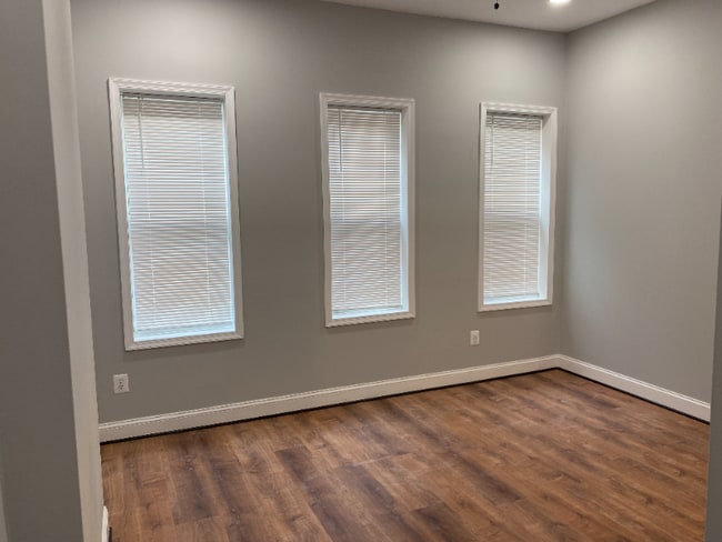 Building Photo - 511 N Pulaski St