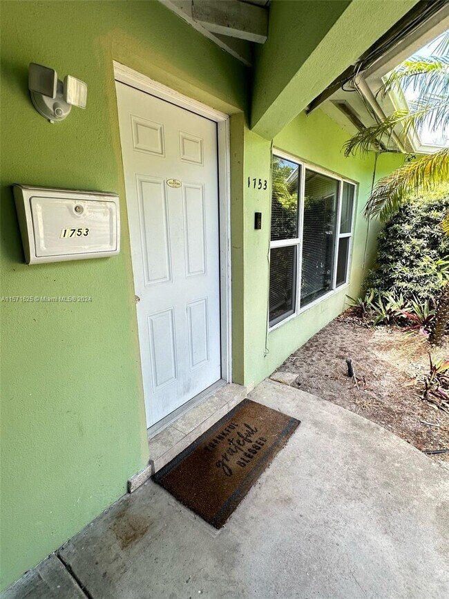 Foto del edificio - 1753 NE 18th St