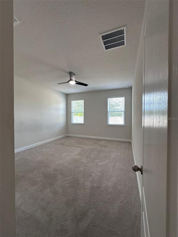 Foto del edificio - 284 Whirlaway Dr