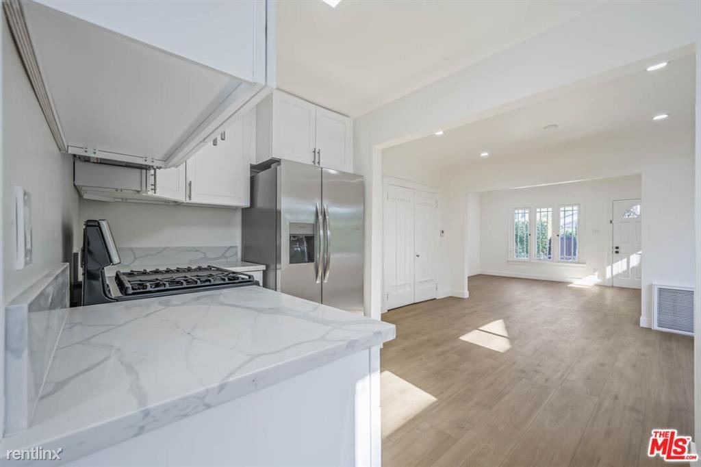 Primary Photo - 2 br, 2 bath House - 819 N Spaulding Ave