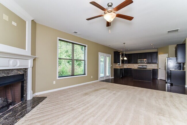 Building Photo - 1694 Maplecliff Way