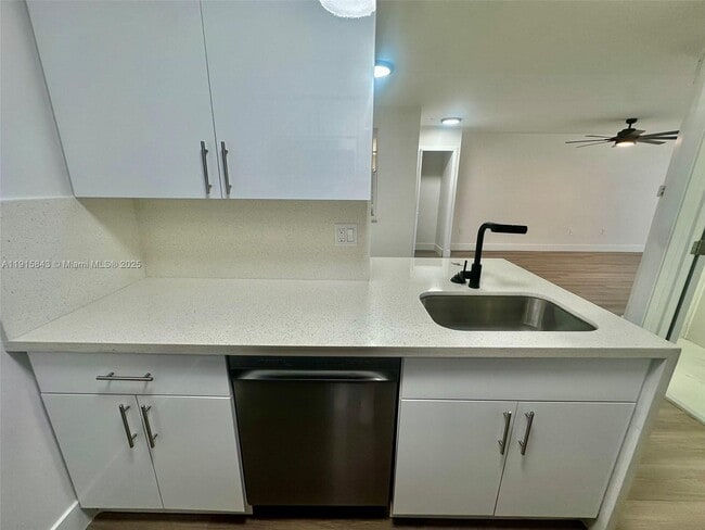 Building Photo - 2890 N Oakland Forest Dr