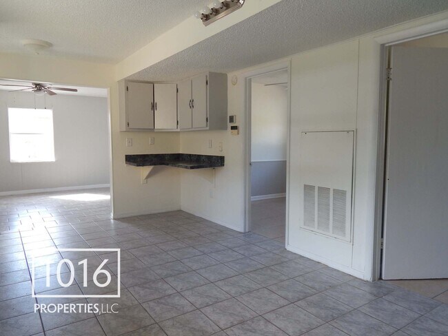 Large open kitchen - 1512 Maureen Ave House