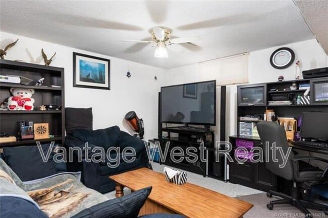 Building Photo - 520 Hollydell Rd