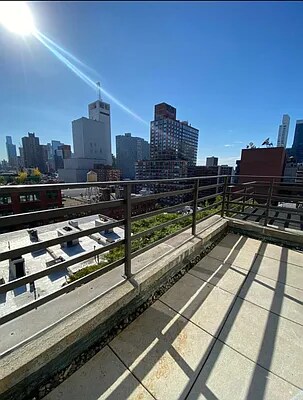 Building Photo - 442 W 57th St