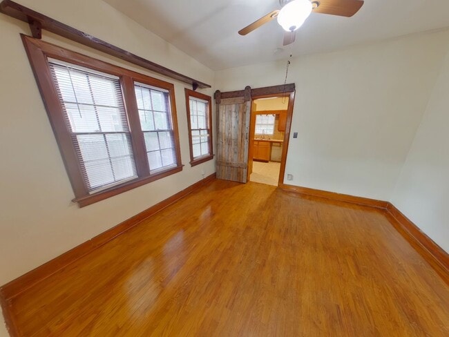 Building Photo - 411 S Poplar St