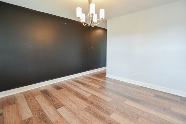 Foto del edificio - Pet Friendly Four Bedroom!