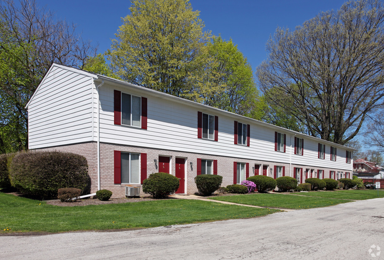 Primary Photo - Nearing Court Apartments