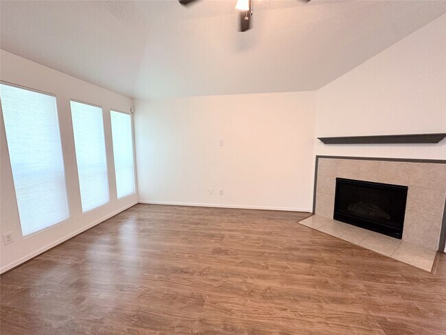 Foto del edificio - 4918 Fair Oak Dale Ln