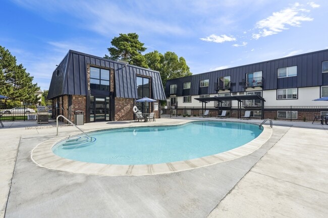Pool - Avec Greeley Apartments