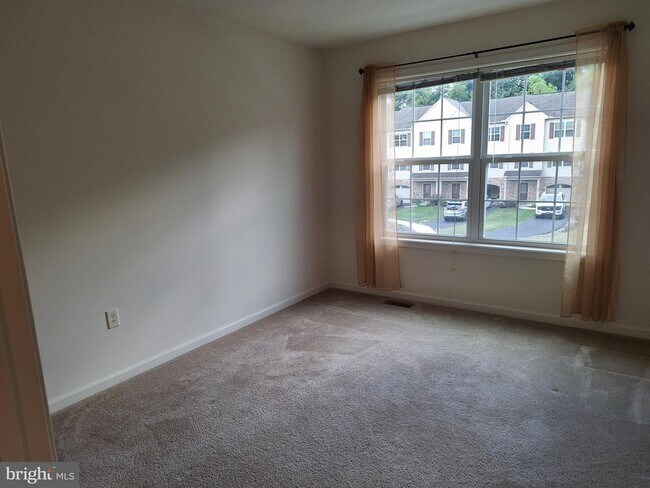 Foto del edificio - 283 Fieldstone Ct