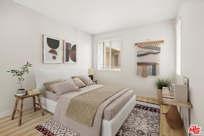 Foto del edificio - 1901 N Buena Vista St