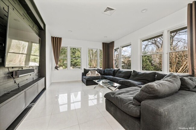 Foto del edificio - 180 Meadowview Ave