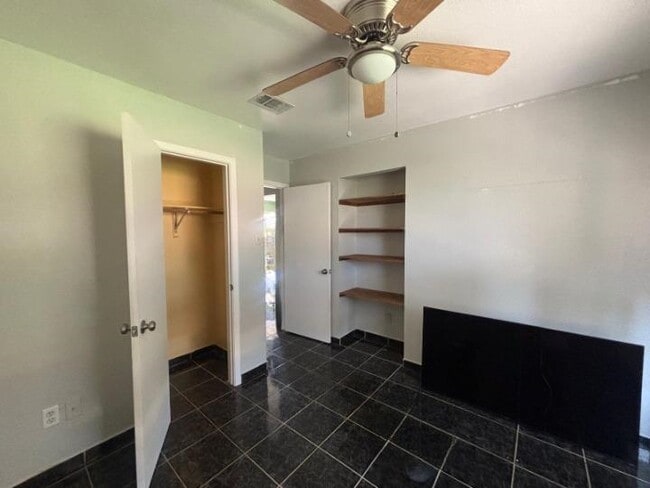 Foto del edificio - 1415 Quail Creek Rd
