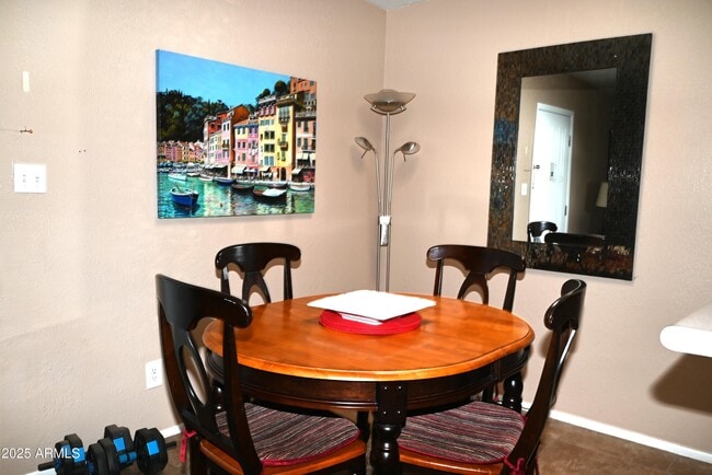 Foto del edificio - 8649 E Royal Palm Rd