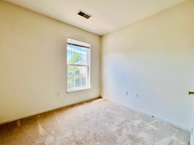 Building Photo - 5939 Kirkcaldy Ln