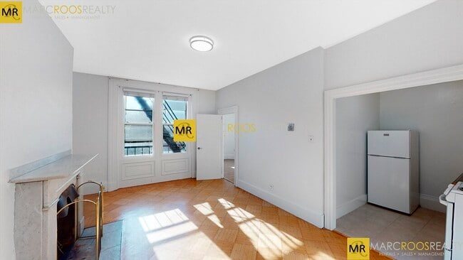 Building Photo - 389 Beacon St