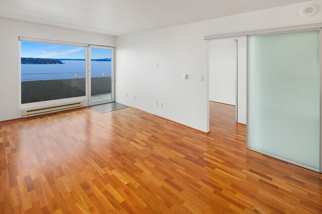Building Photo - 1415 2nd Ave