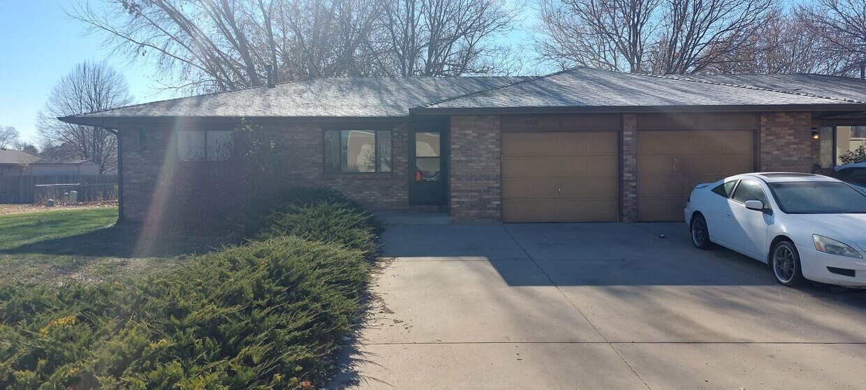 Building Photo - Cute 2 Bedroom Duplex in North Fort Collins