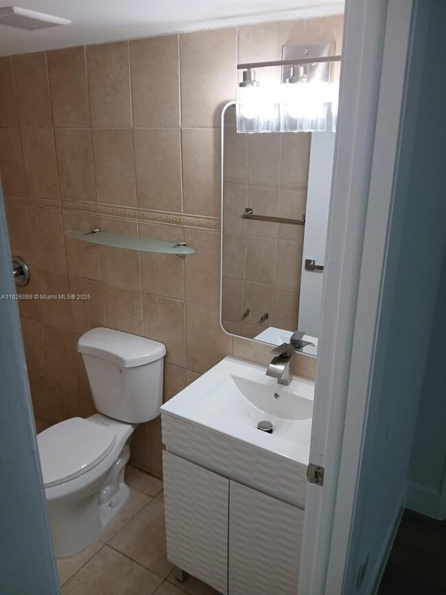 Foto del edificio - 6955 NW 186th St