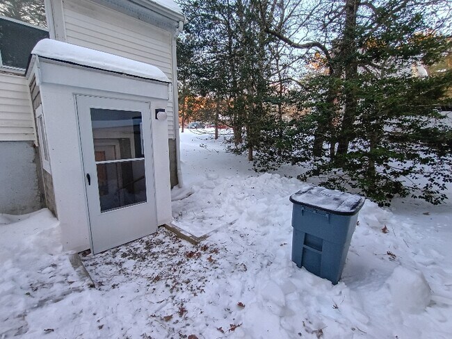 Foto del edificio - 27 Claulise Ln