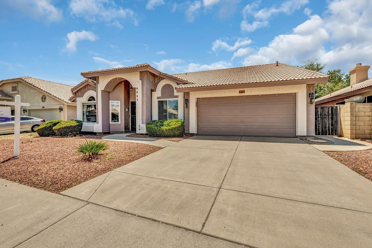 Primary Photo - North Phoenix Living at Its Best: Spacious...