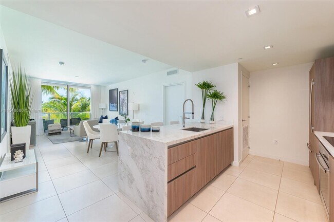 Foto del edificio - 401 N Birch Rd